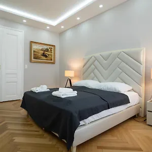 Apartment Charming 2-room With Balcony, 15 Min To Center, Wien